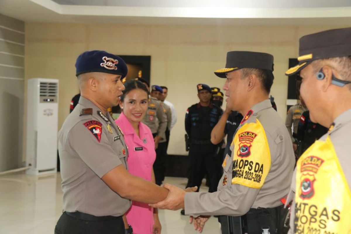 Kapolri naikan pangkat luar biasa kepada anggota Brimob NTT