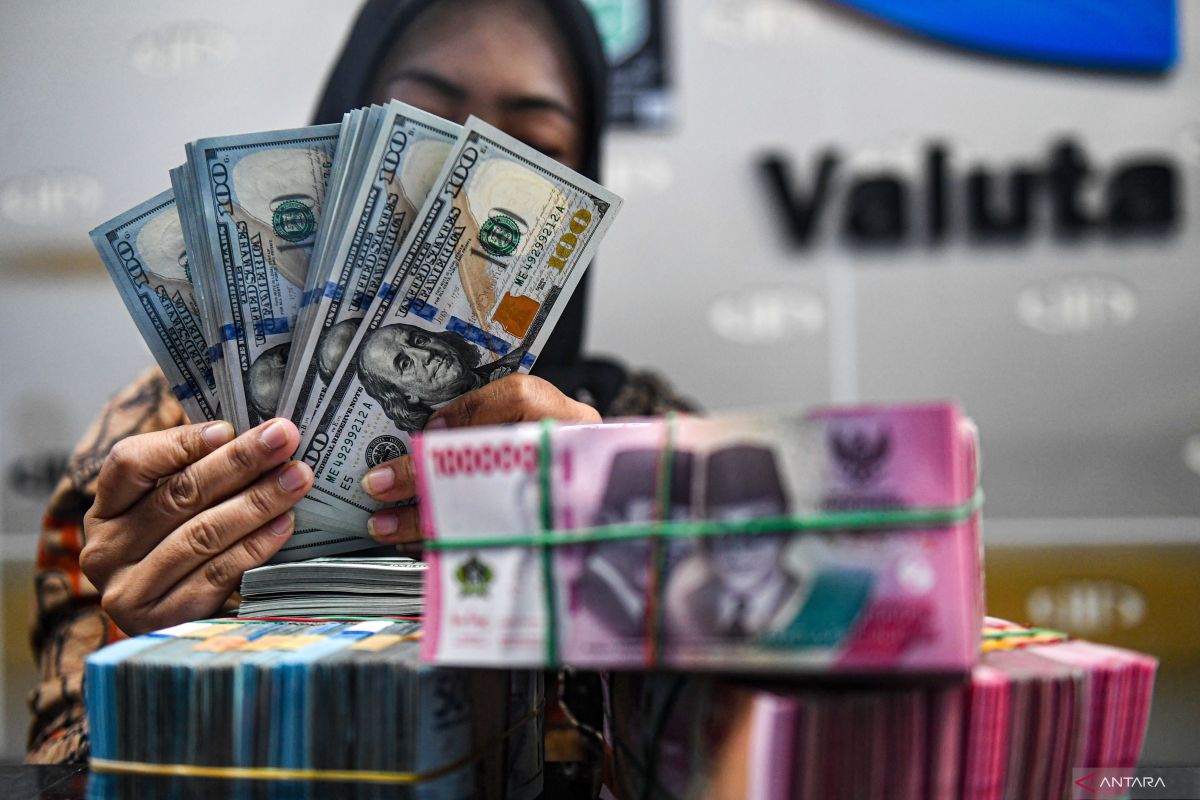 Nilai tukar rupiah hari ini merosot