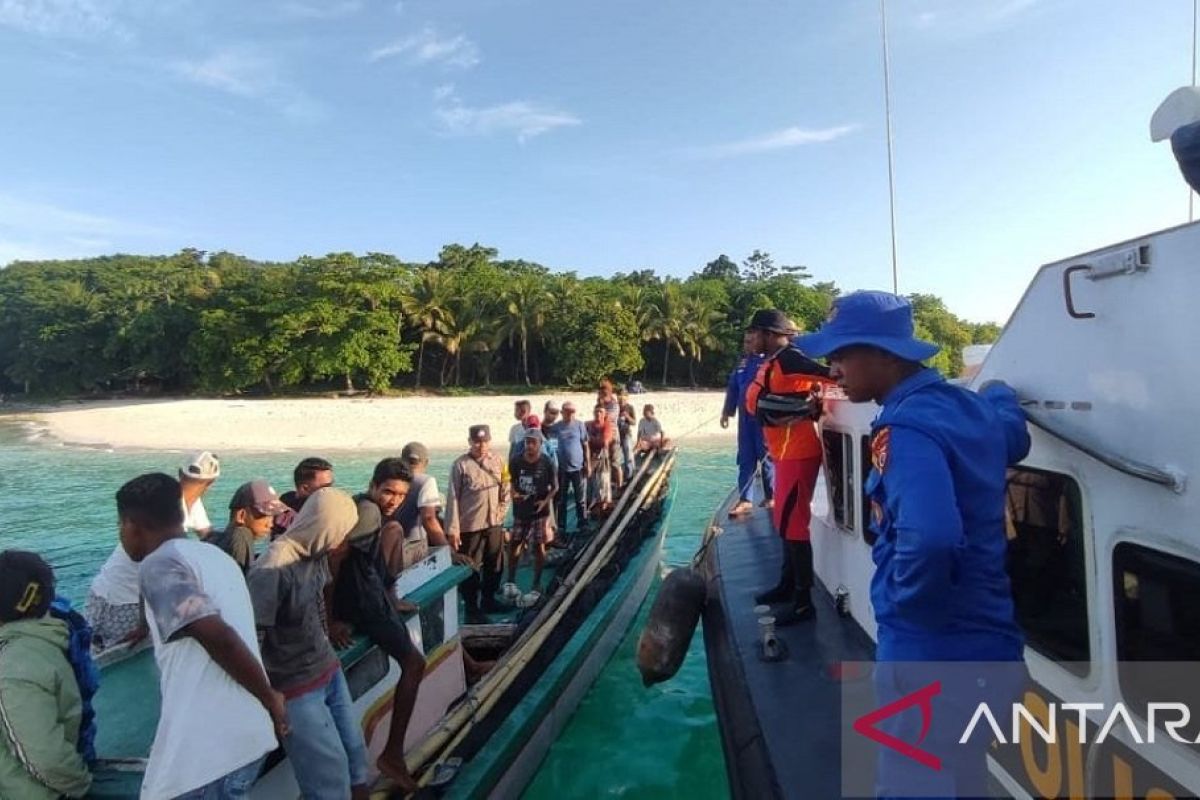 Perahu terbalik di Ambon tewaskan seorang warga