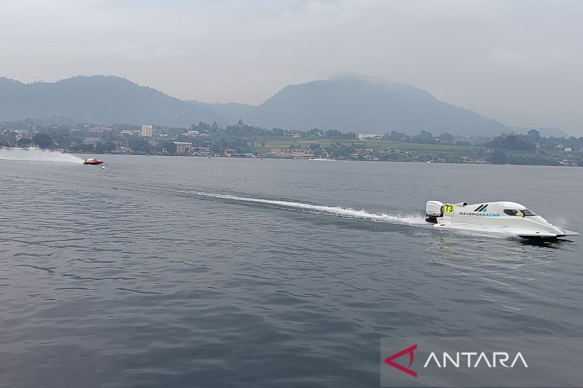 Pembalap F1 powerboat jajal lintasan "free practice"