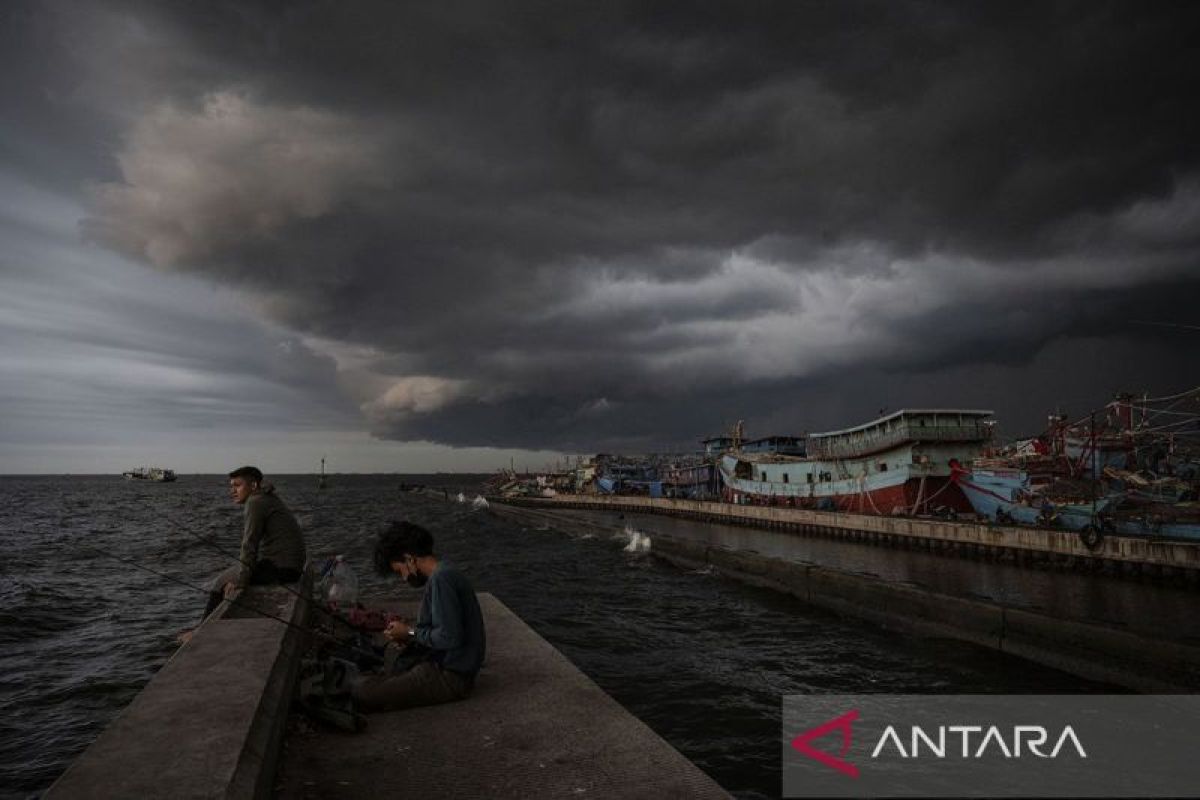 Sebagian Jakarta diperkirakan hujan ringan pada Minggu