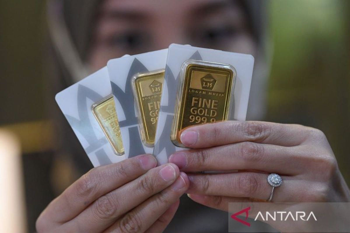 Harga emas batangan Antam hari ini naik Rp22.000 jadi Rp1,164 juta per gram