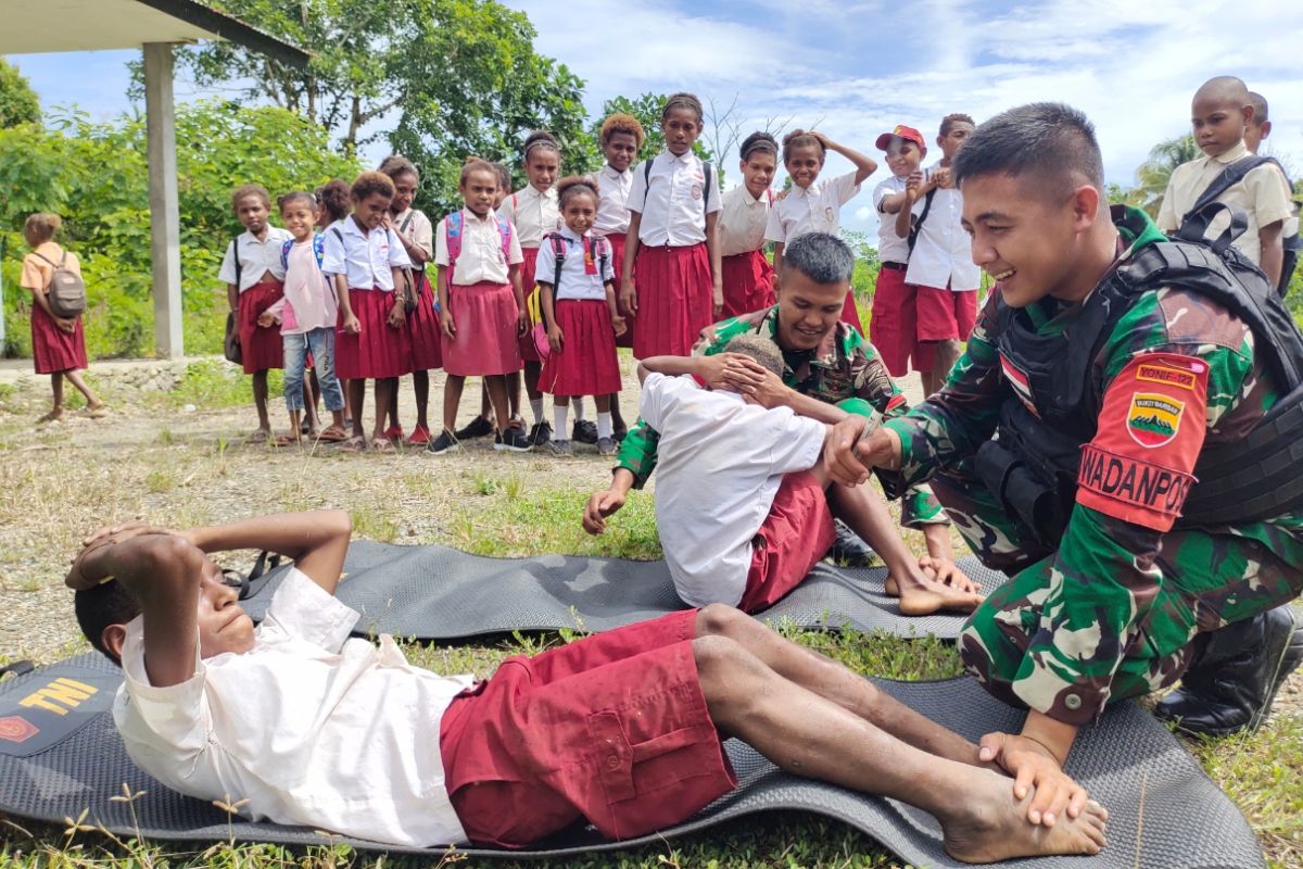 Yonif 122/TS tingkatkan motivasi belajar siswa SD di Keerom