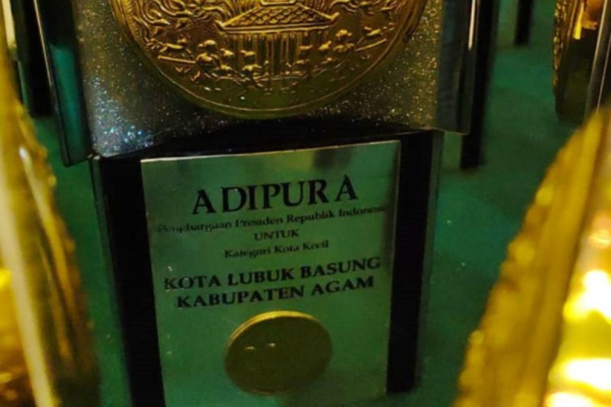 Agam pertahankan Piala Adipura untuk kedua kalinya tahun ini