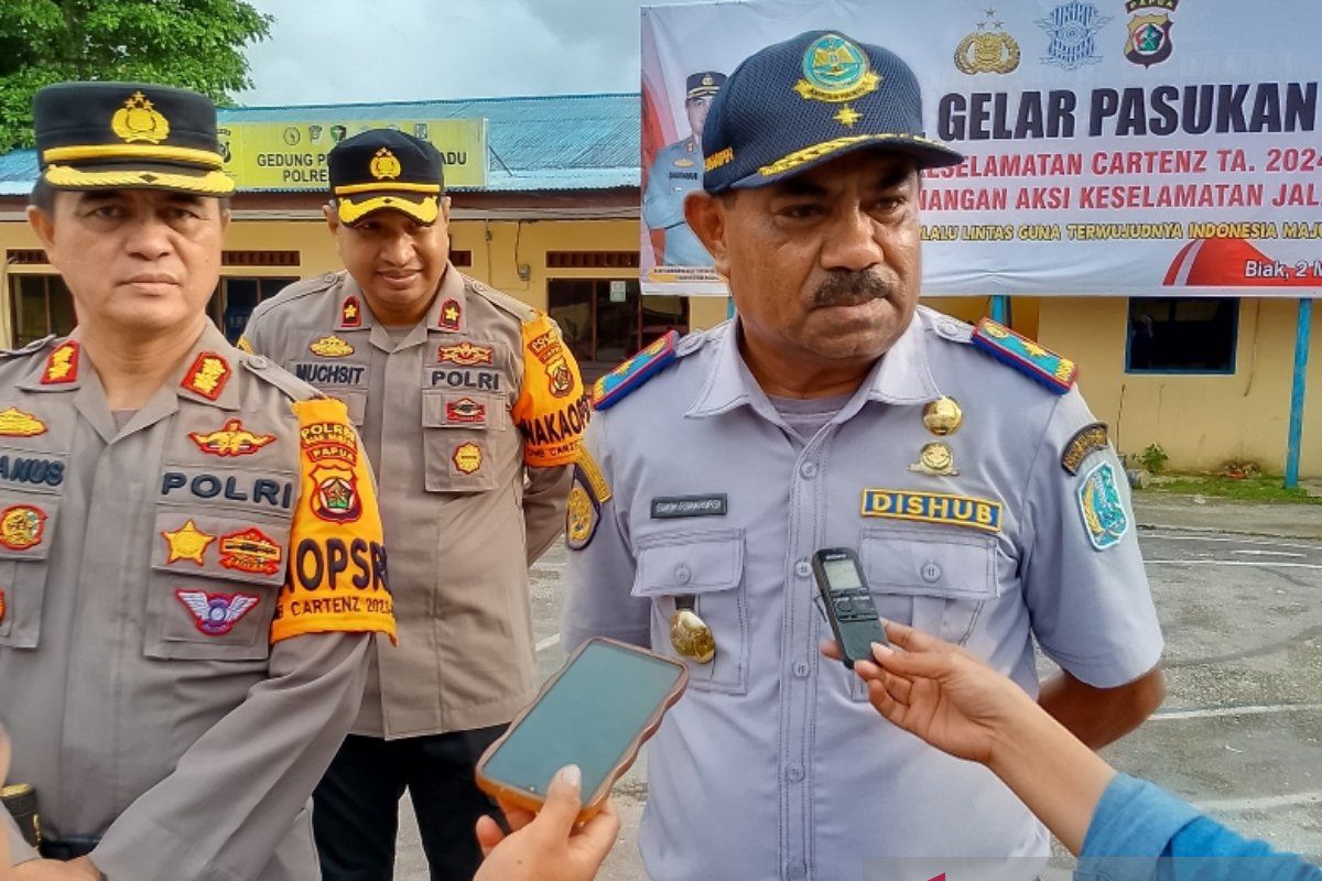 Dishub Biak perbaiki rambu lalu lintas mencegah kecelakaan di jalan