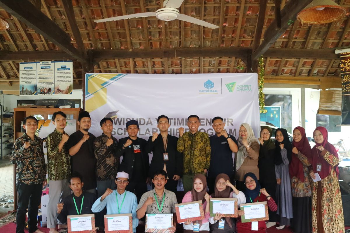 Dompet Dhuafa Lampung bersama MPZ Baitulmaal Berkah Madani Center wisuda penerima manfaat beasiswa Yatimpreneur