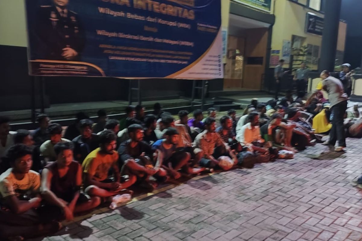 Puluhan orang Rohingya diamankan dari rumah di Pekanbaru