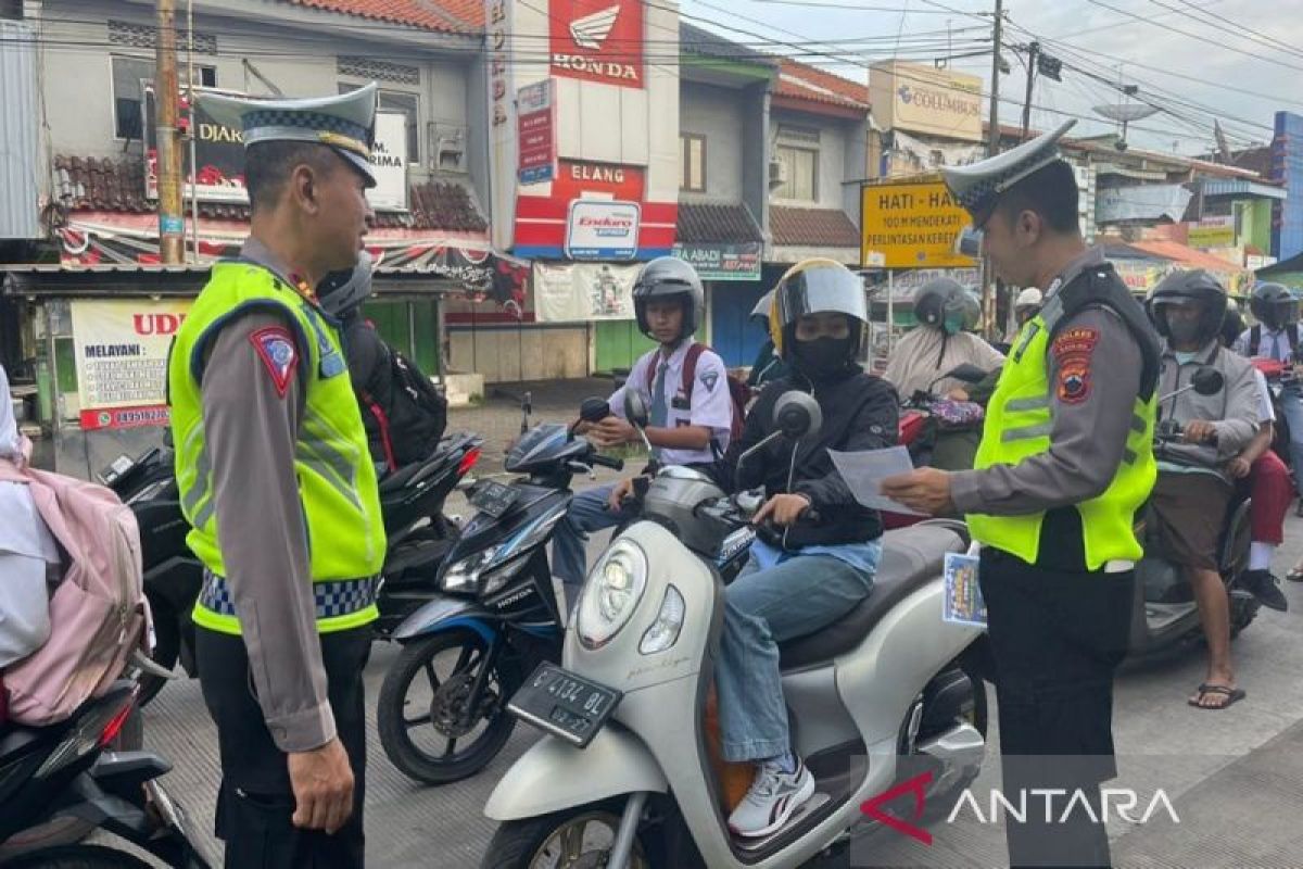 Polres Batang jaring 74 pelanggar pada hari pertama Operasi Keselamatan Candi 2024