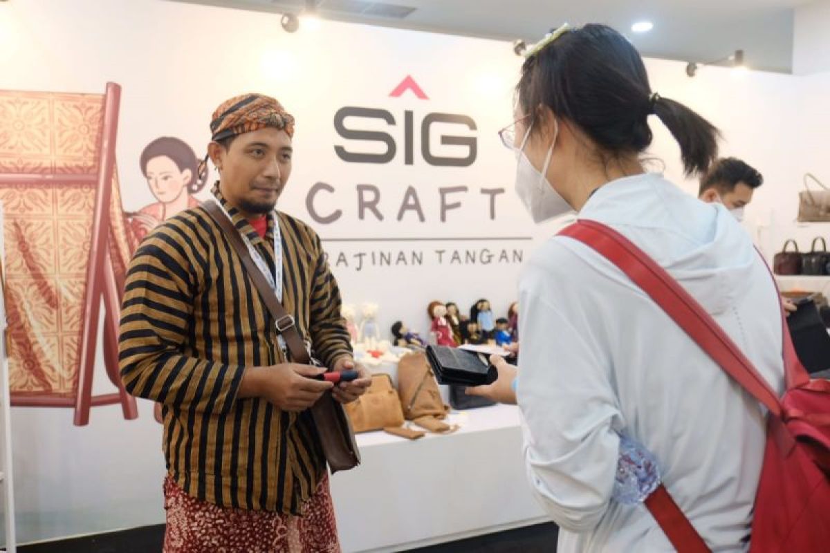 Produk Arma Leather and Craft binaan Semen Gresik tembus China