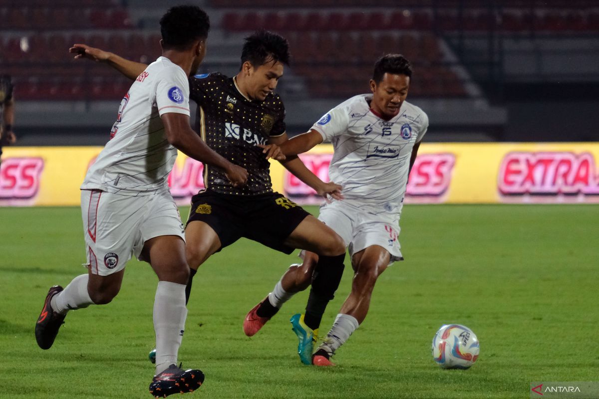 Arema FC diingatkan agar tidak kehilangan momen ketika jumpa Persebaya