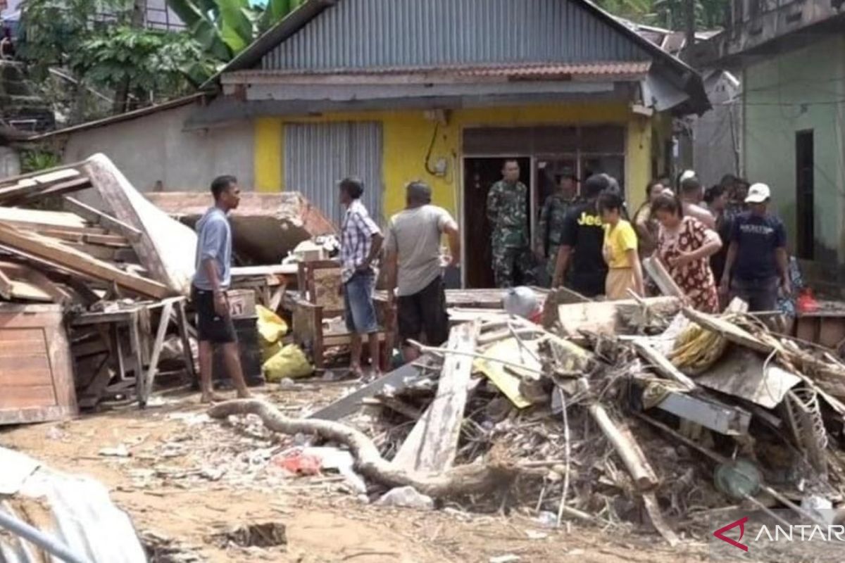 Pemkot Kendari salurkan bantuan darurat ke korban banjir