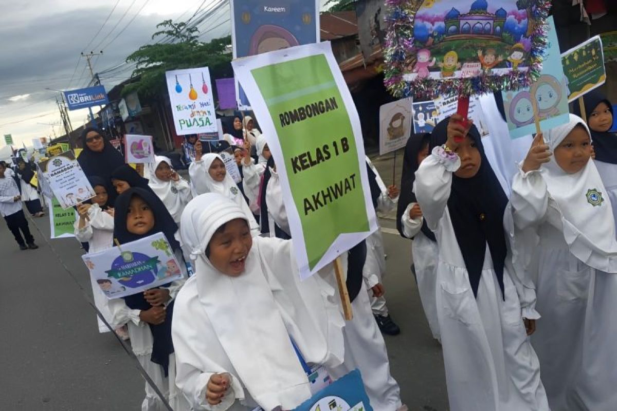 Ratusan pelajar ikuti pawai damai usai pemilu sambut Ramadhan di Palu