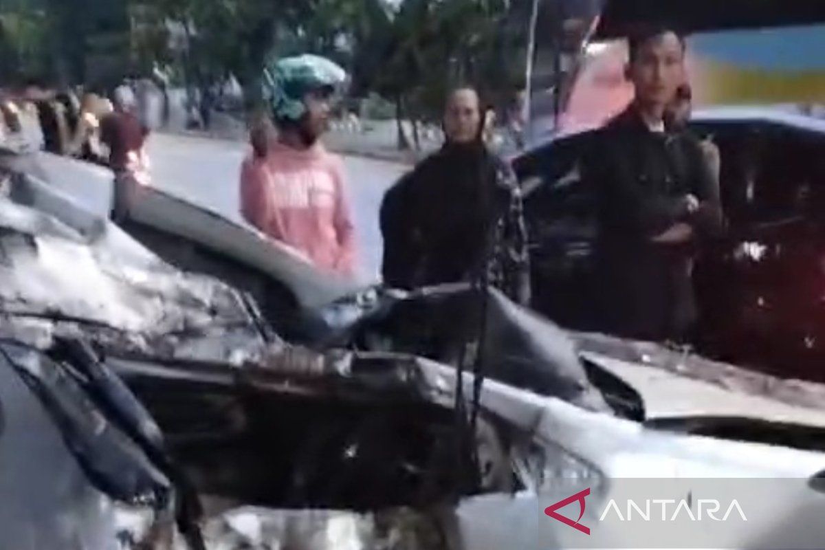 Diduga sopir ngantuk minibus seruduk enam warga, satu meninggal