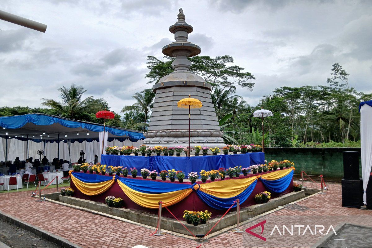 Pusdiklat Catra Jinadhammo  bangun replika catra puncak Candi Borobudur