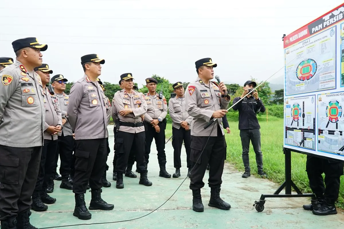bandung-police-deploys-1300-personnel-for-persib-vs-persija-match