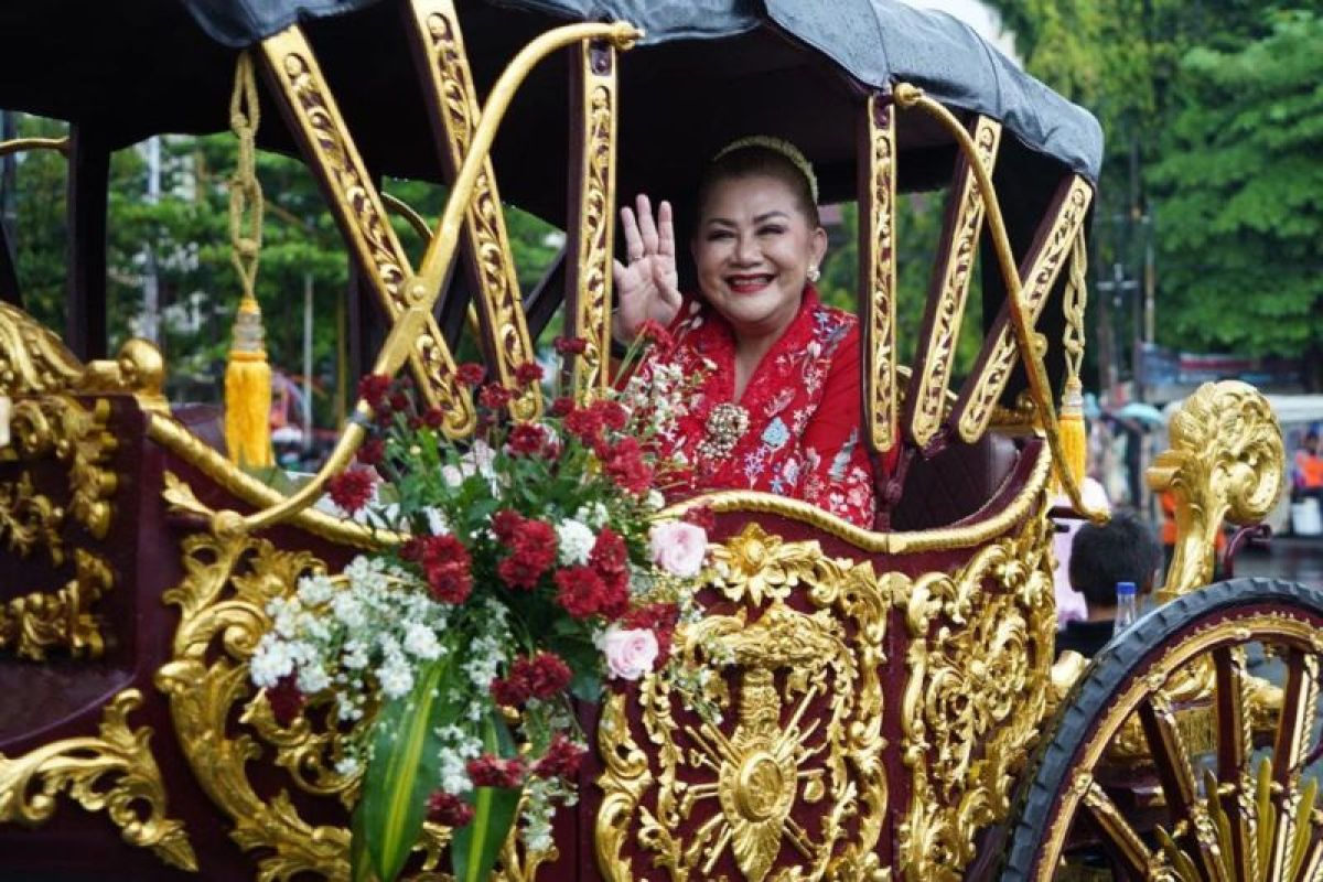 Kirab budaya Dugderan Semarang berlangsung meriah meski diguyur hujan