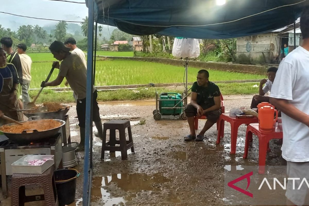Pemprov Sumbar operasikan dapur umum di lokasi banjir Pesisir Selatan