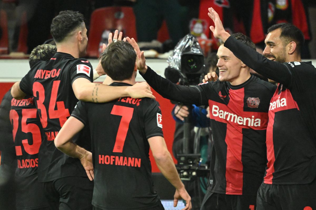 Bayer Leverkusen jauhi Bayern usai bantai Wolfsburg 2-0