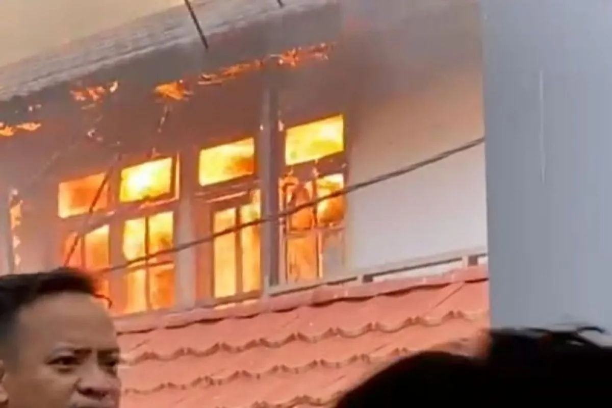 fire-breaks-out-at-dunda-limboto-hospital-in-gorontalo