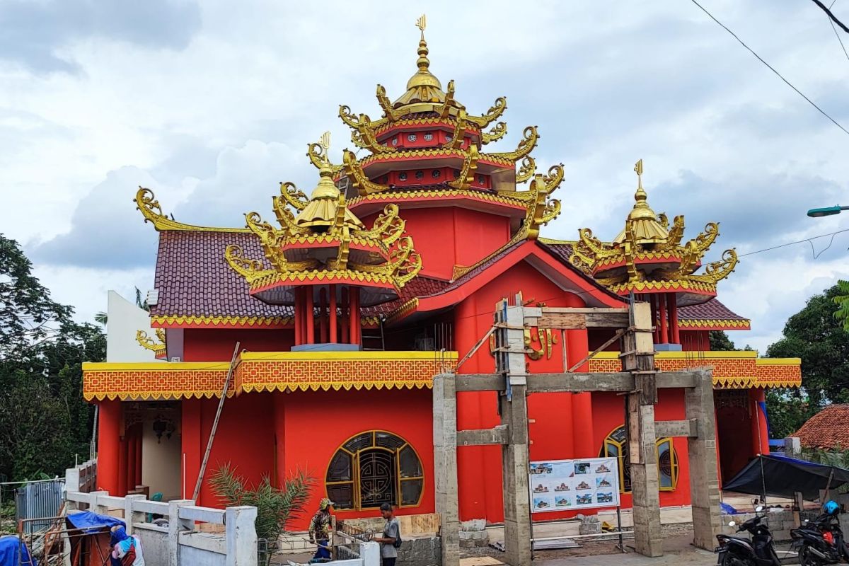 Menengok masjid berarsitektur Tionghoa di Pasar Rebo Jakarta