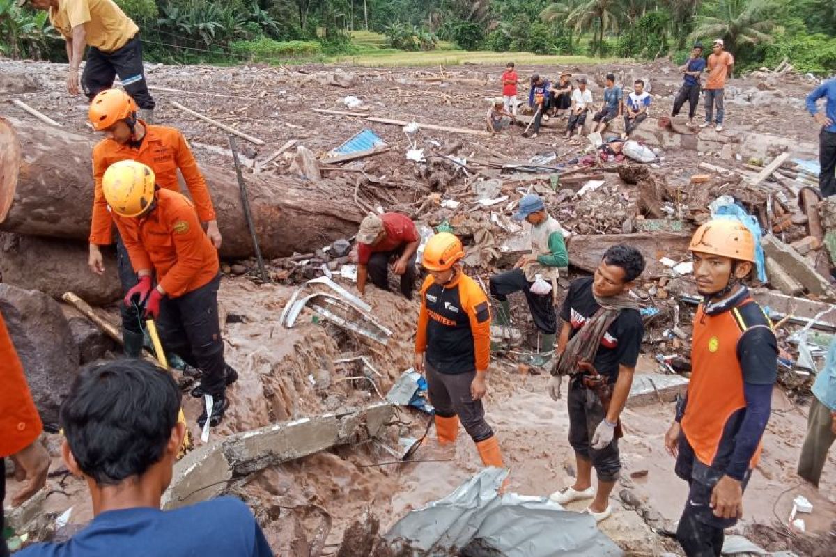 DMC Dompet Dhuafa sisir korban banjir di Pesisir Selatan Sumatera Barat