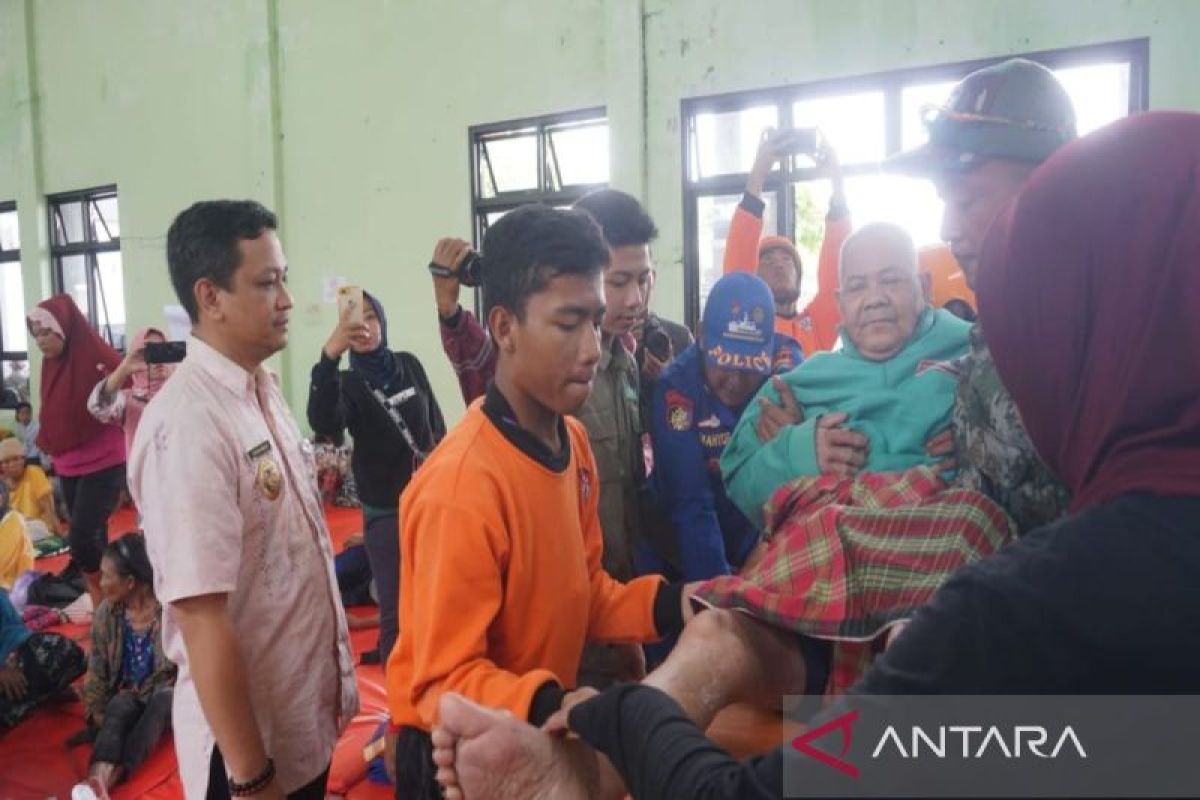 Pemkot Pekalongan salurkan bantuan pengungsi banjir