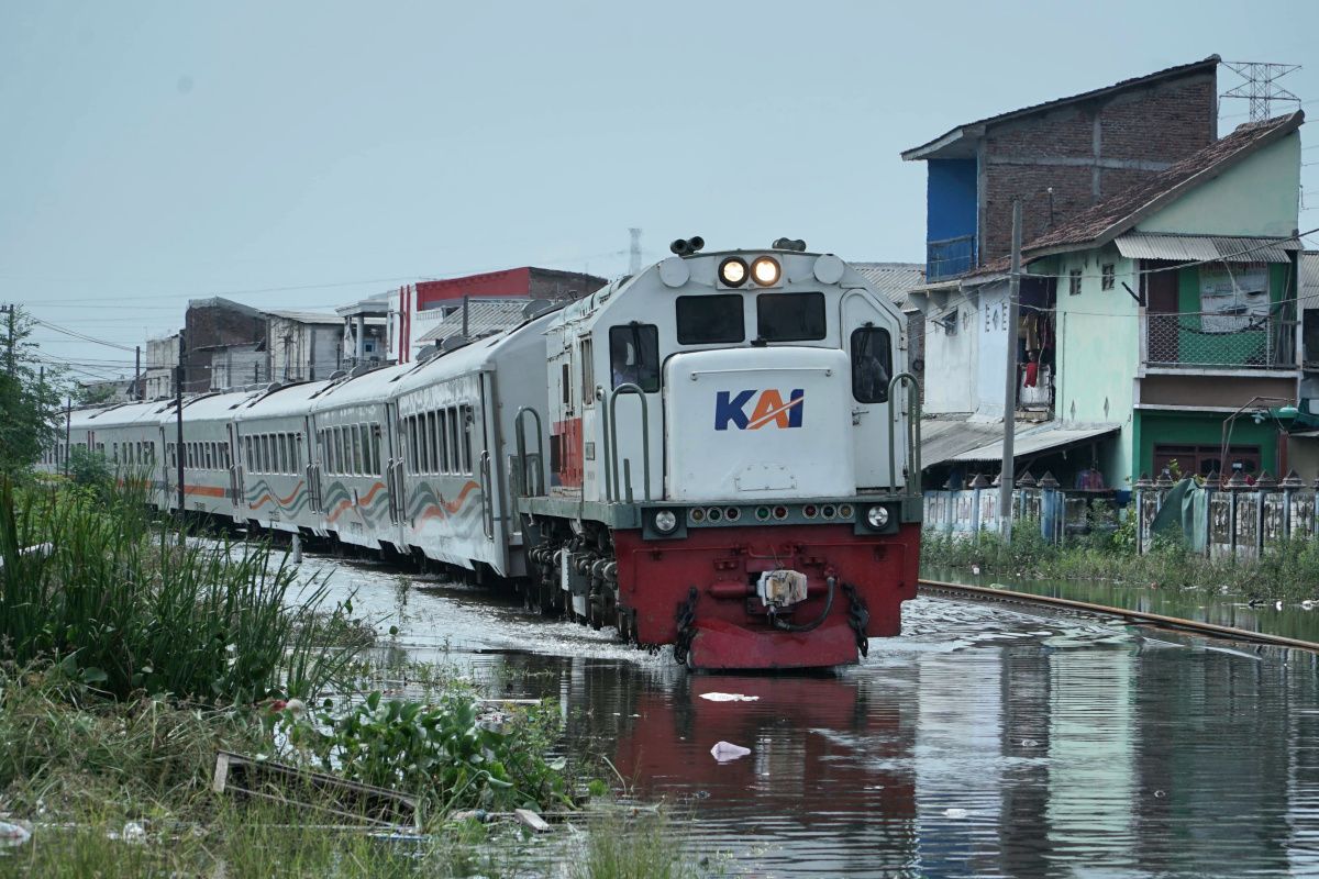 PT KAI batalkan dua perjalanan kereta api imbas banjir di Grobogan