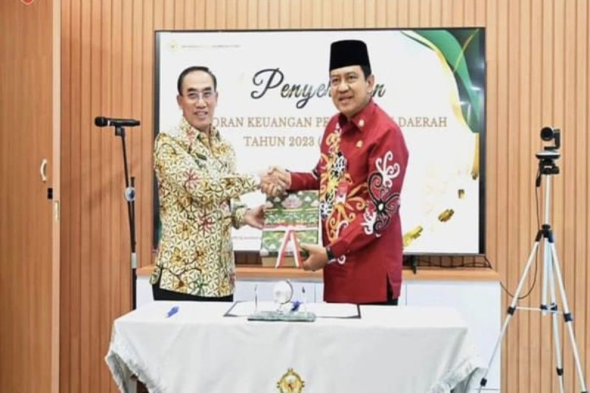 Pemkab Kobar serahkan LKPD kepada BPK RI