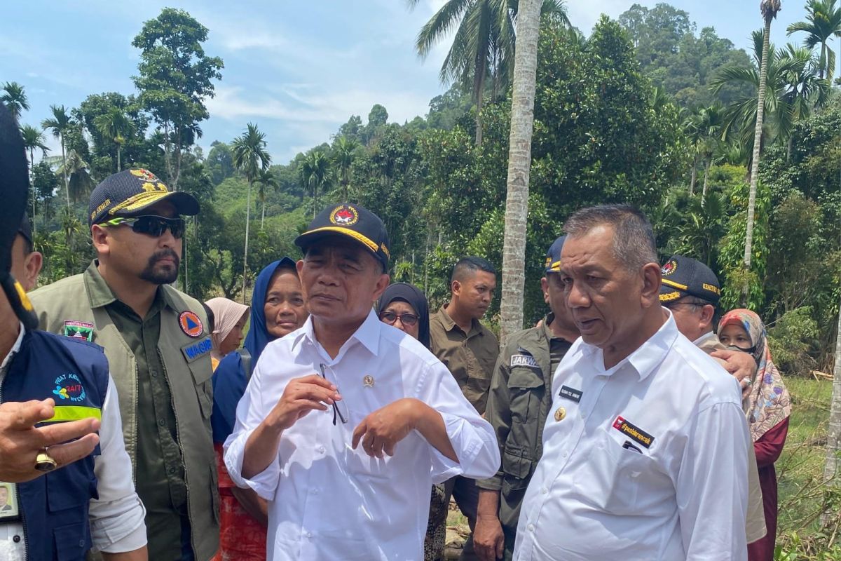 Bupati Pesisir Selatan pilih rehabilitasi pasca bencana fokus pada kerugian petani