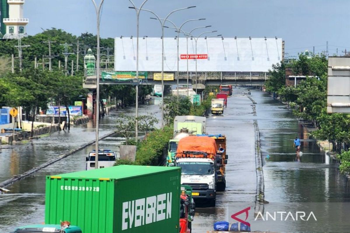 Kaligawe Semarang mulai bisa dilalui kendaraan