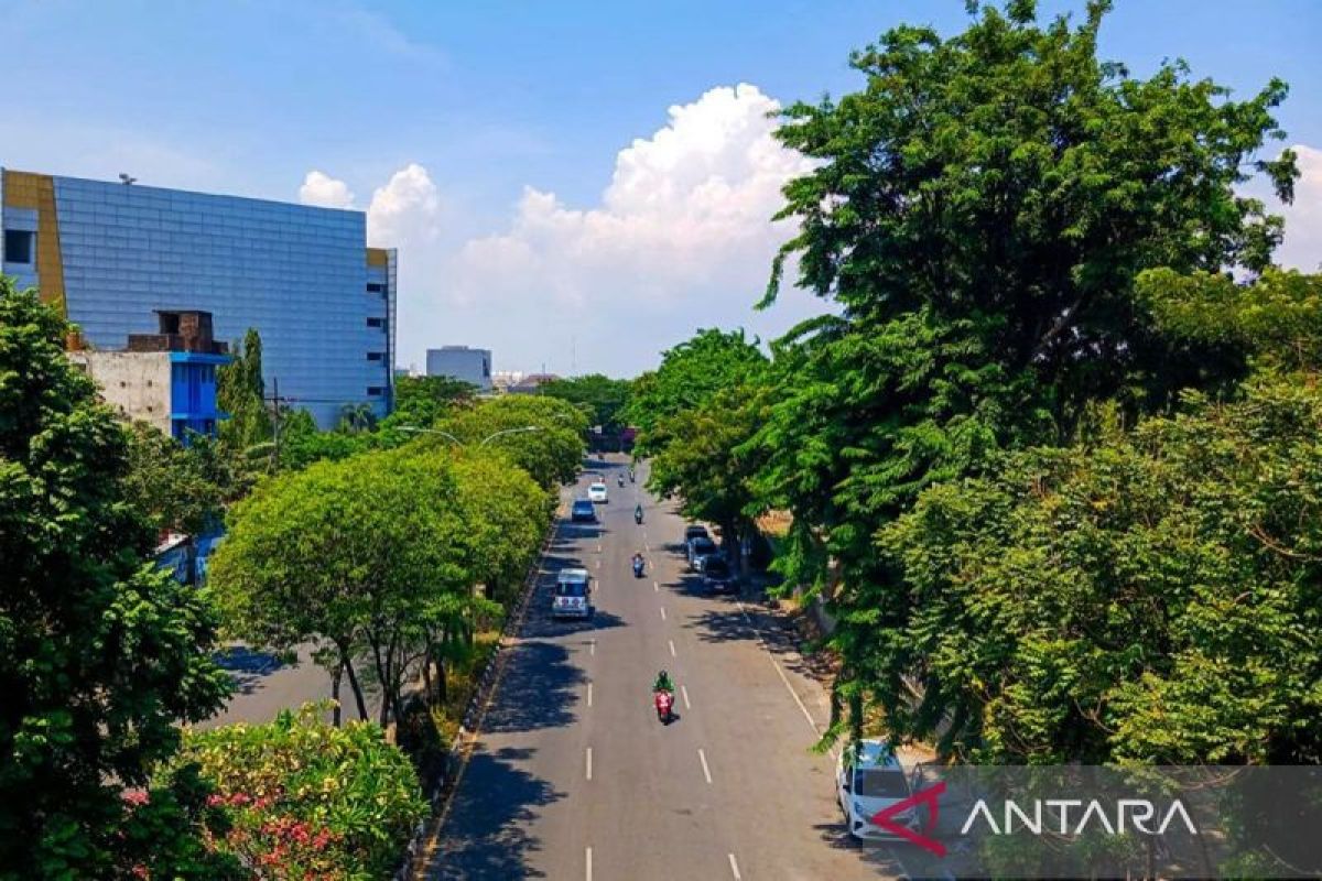 Sebagian besar wilayah Indonesia diprakirakan berawan tebal pada Sabtu