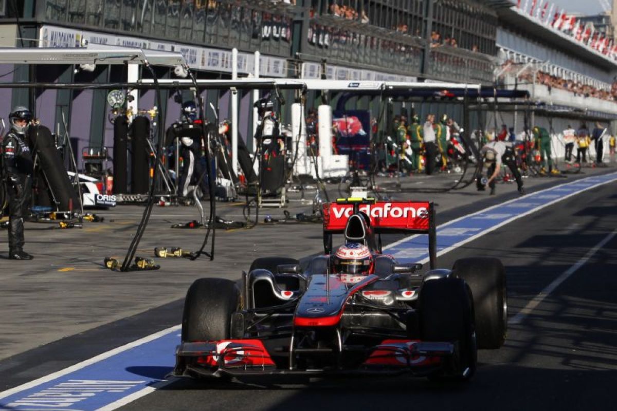 Tim Ferrari dominan di GP Australia, Sainz dan Leclerc naik podium