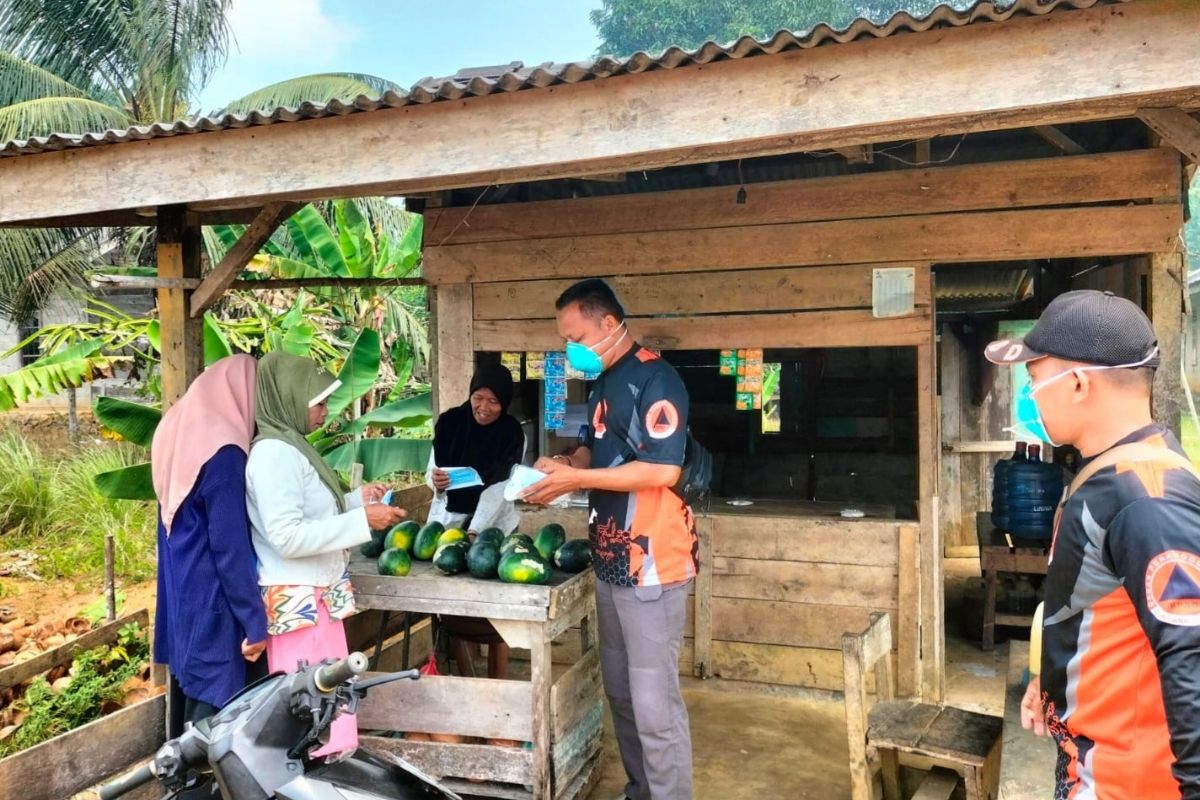 BPBD Natuna berikan masker kepada warga terdampak asap karhutla