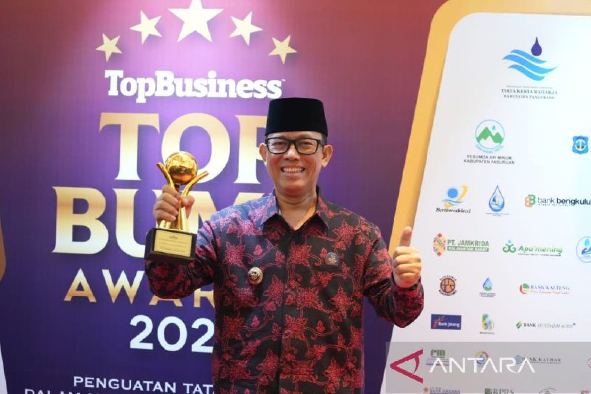 Bupati OKU meraih penghargaan  Top Pembina BUMD 2024