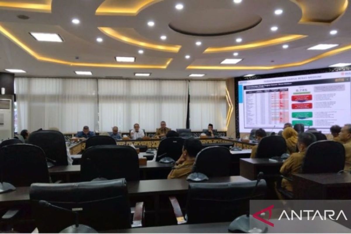 Komisi II gelar rapat kerja terkait kenaikan harga kebutuhan pokok