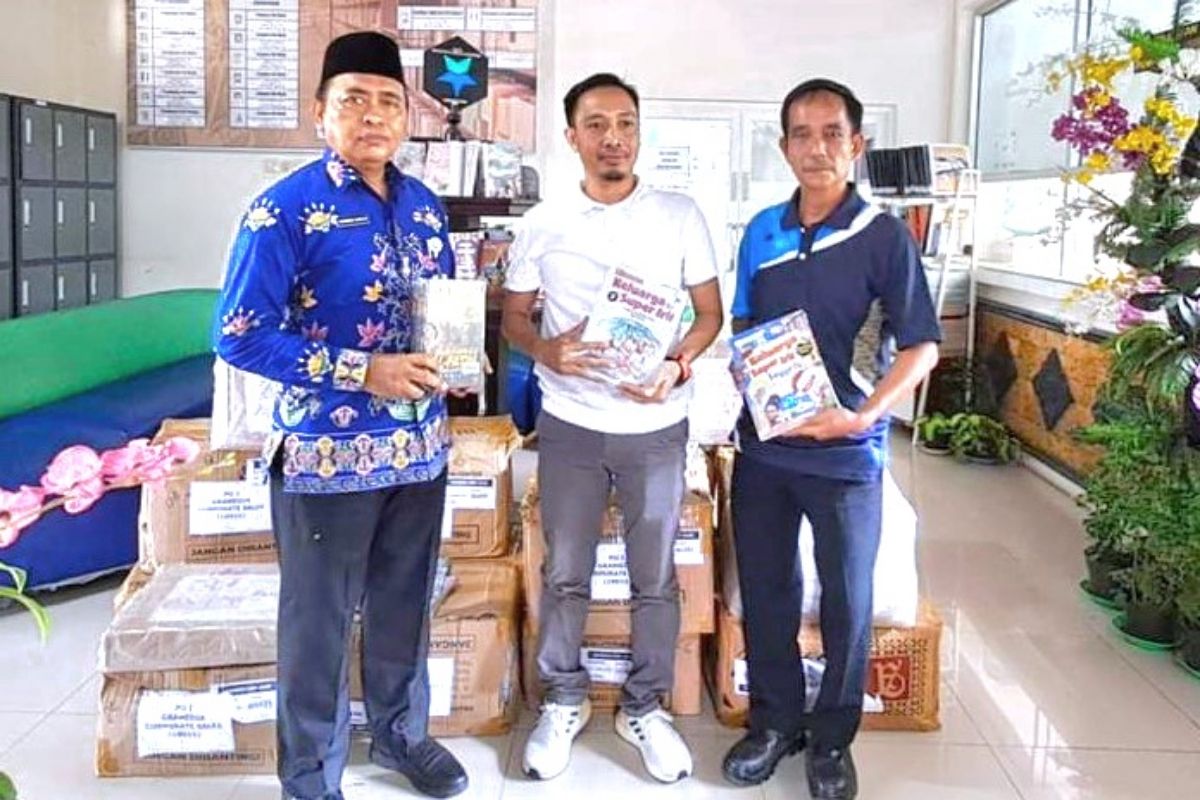 Disarputaka Kapuas tambah ribuan buku bacaan