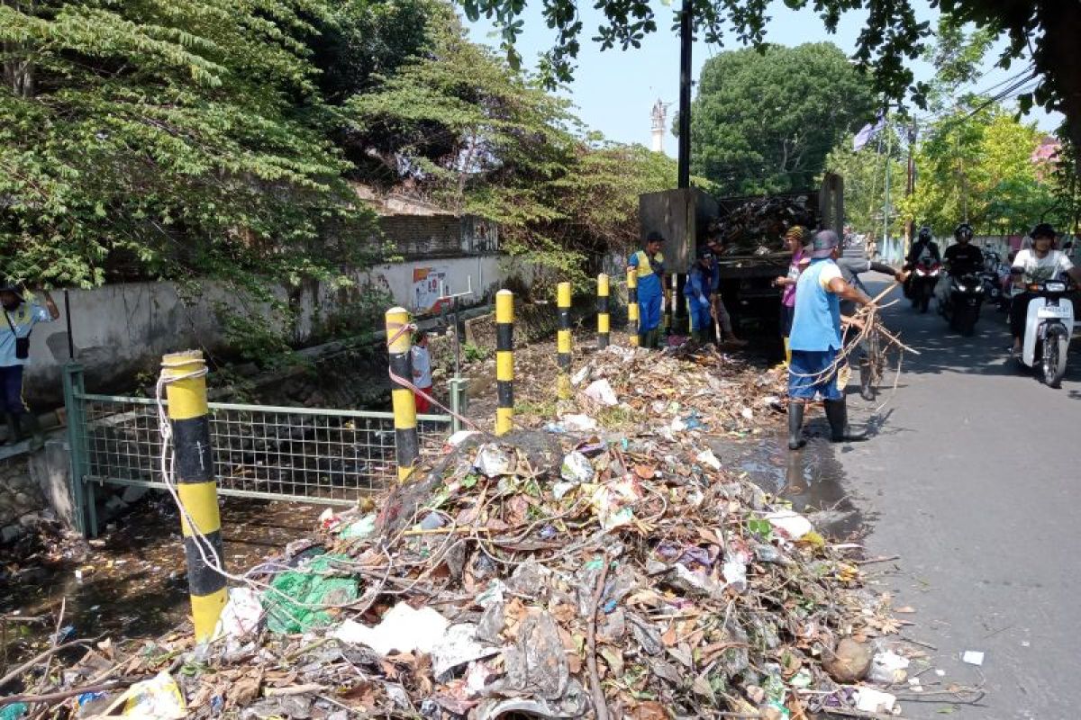 Antisipasi genangan, PUPR Mataram gencarkan normalisasi sungai