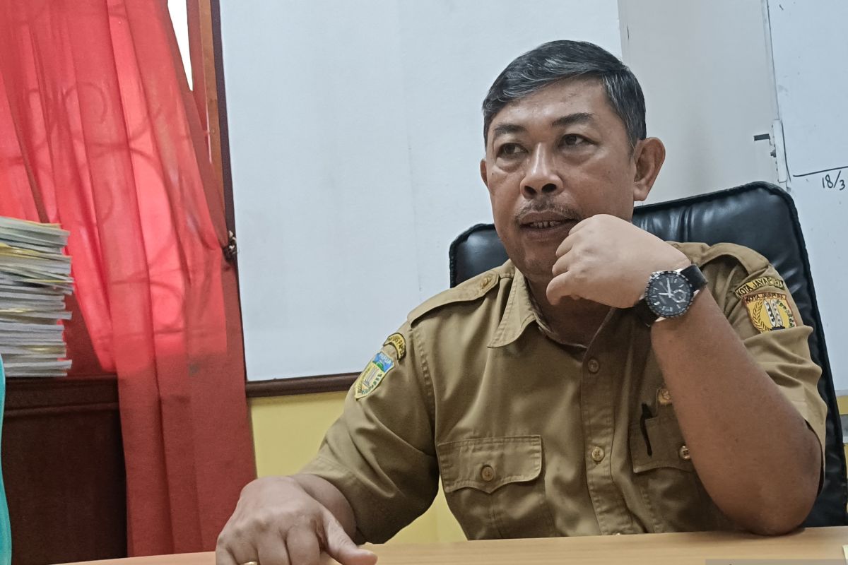 PUPR Jayapura pangkas pohon sepanjang jalan protokol