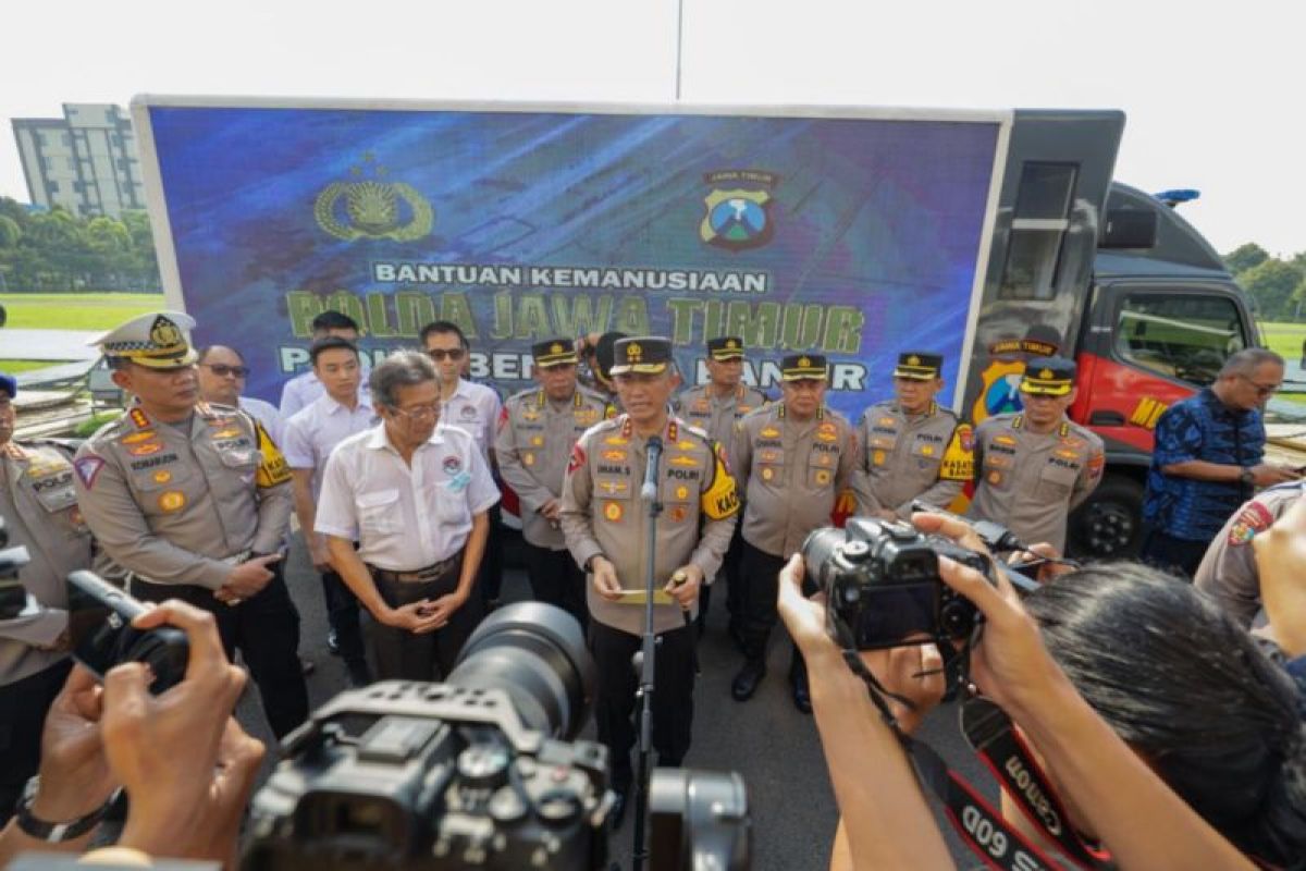 Kapolda Jatim Berangkatkan 50.789 Paket Untuk Warga Terdampak Banjir Jateng