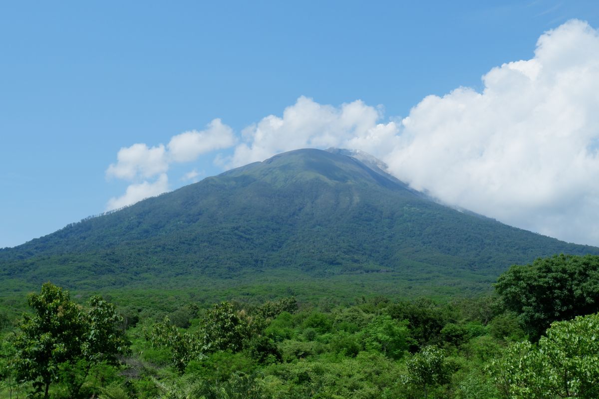 Geologi ingatkan warga jauhi zona bahaya Gunung Ile Lewotolok