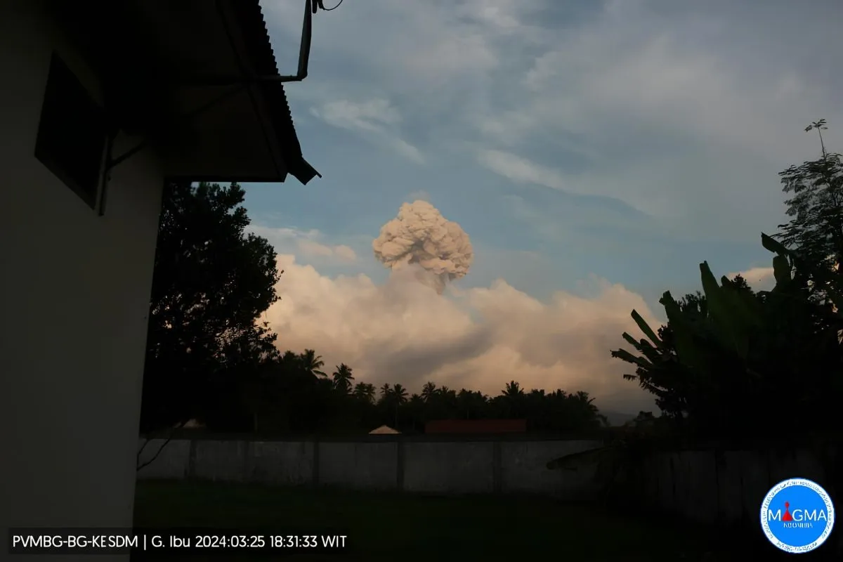 mount-ibu-erupts-spewing-volcanic-ash-2-5-kilometers-high