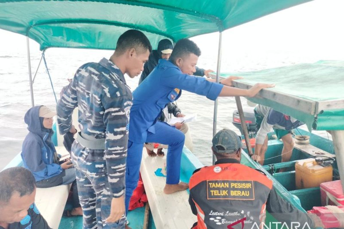 TNI AL patroli di kawasan konservasi Fakfak Papua Barat