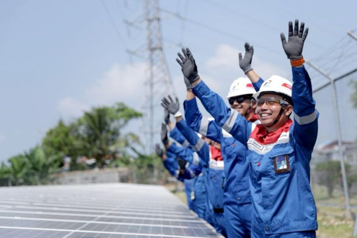 Resmikan PLTS Kilang Cilacap, Pertamina komitmen pimpin transisi energi