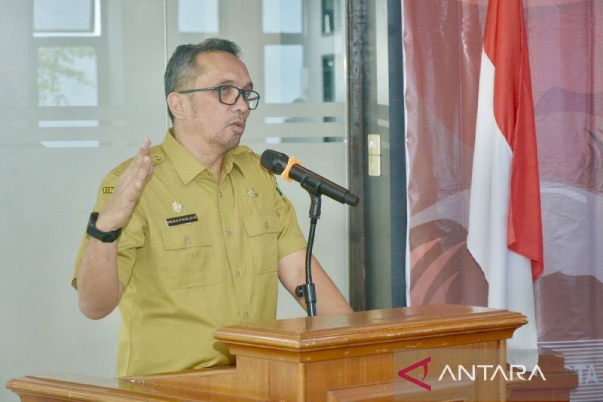 Pj Wali Kota Sabang Reza Fahlevi saat membuka Musrenbang Rencana Pembangunan Jangka Panjang (RPJP) Kota Sabang tahun 2025-2045 dan Rencana Kerja Pemerintah Kota (RKPK) Sabang tahun 2025, Senin (25/3/2024). (ANTARA/HO-Humas Pemkot Sabang)