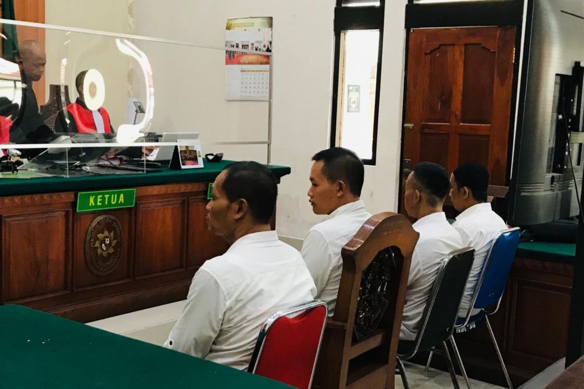 Empat penyerang Satpol-PP Denpasar 2,5 tahun penjara