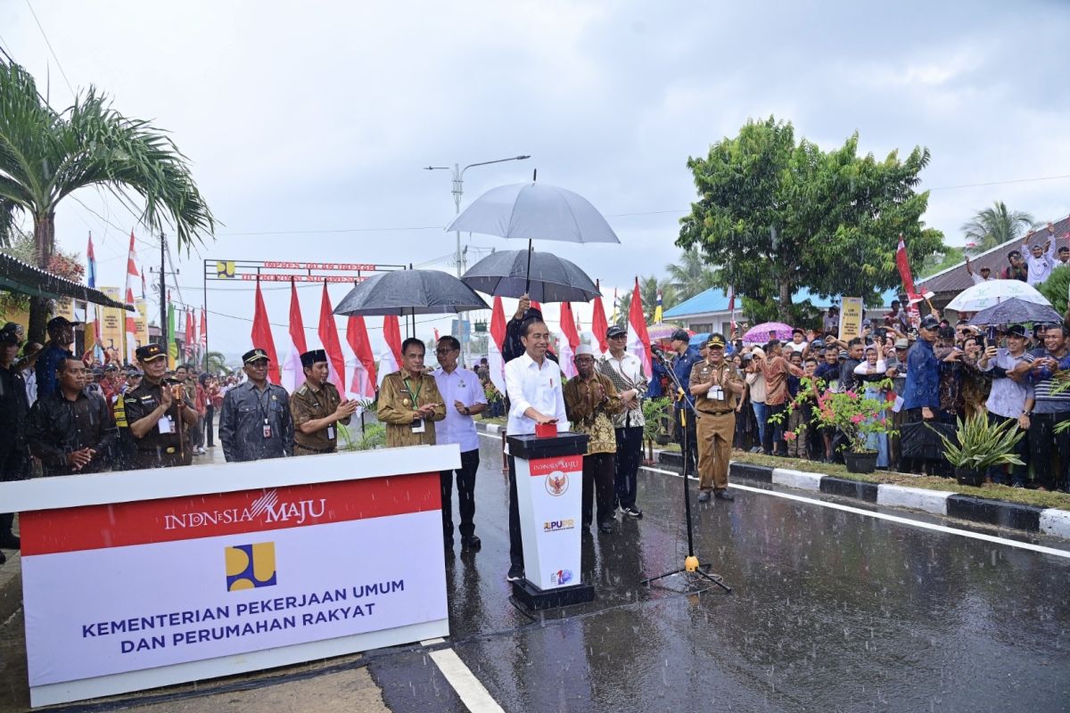 Jokowi resmikan pelaksanaan Inpres Jalan Daerah di Sulteng