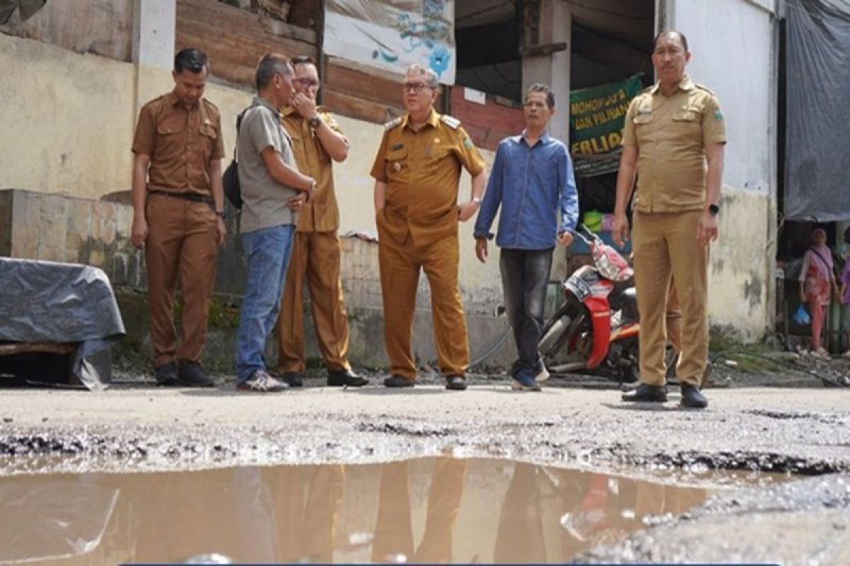 Pj Bupati Muara Enim cek kerusakan jalan