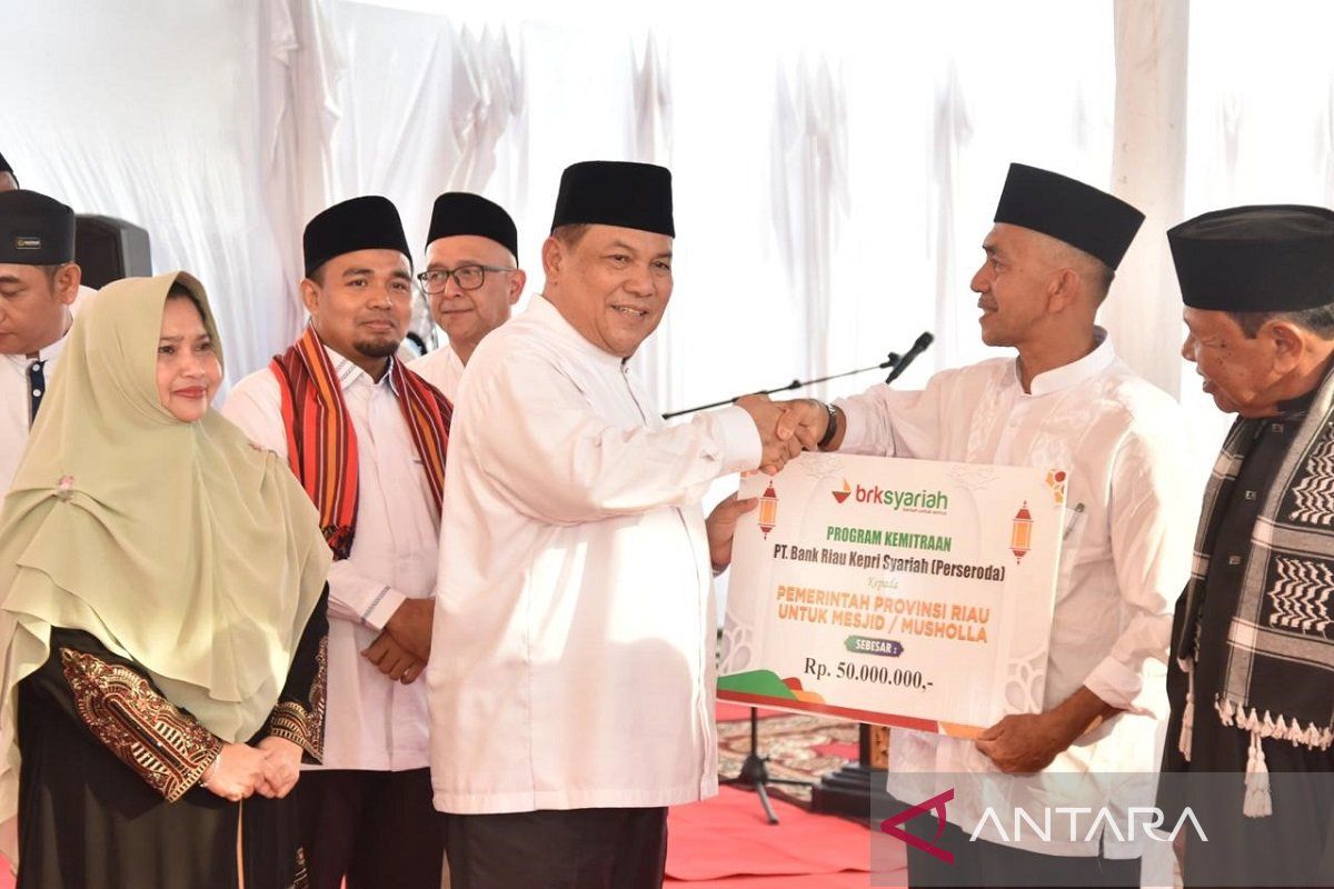 BRK Syariah dan Pemprov salurkan bantuan pembangunan masjid di Desa Semunai