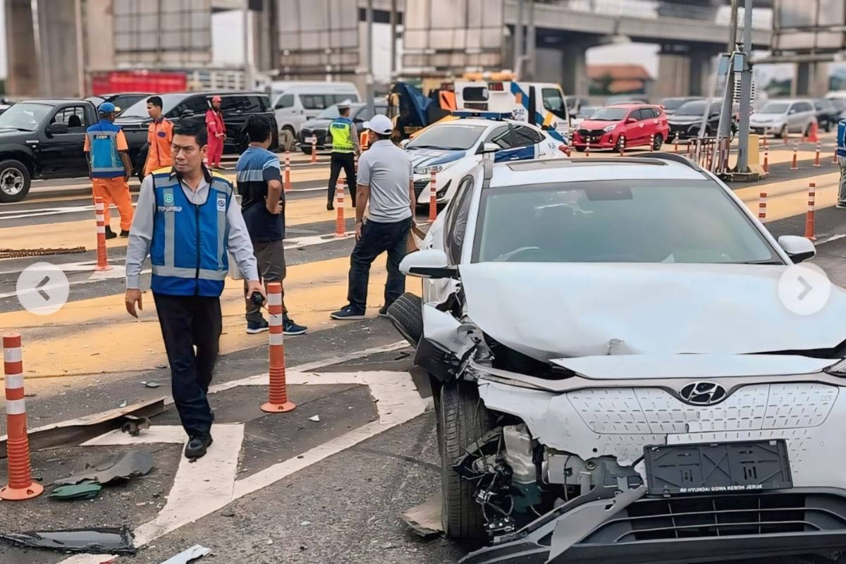 Kecelakaan beruntun terjadi di Gerbang Tol Halim