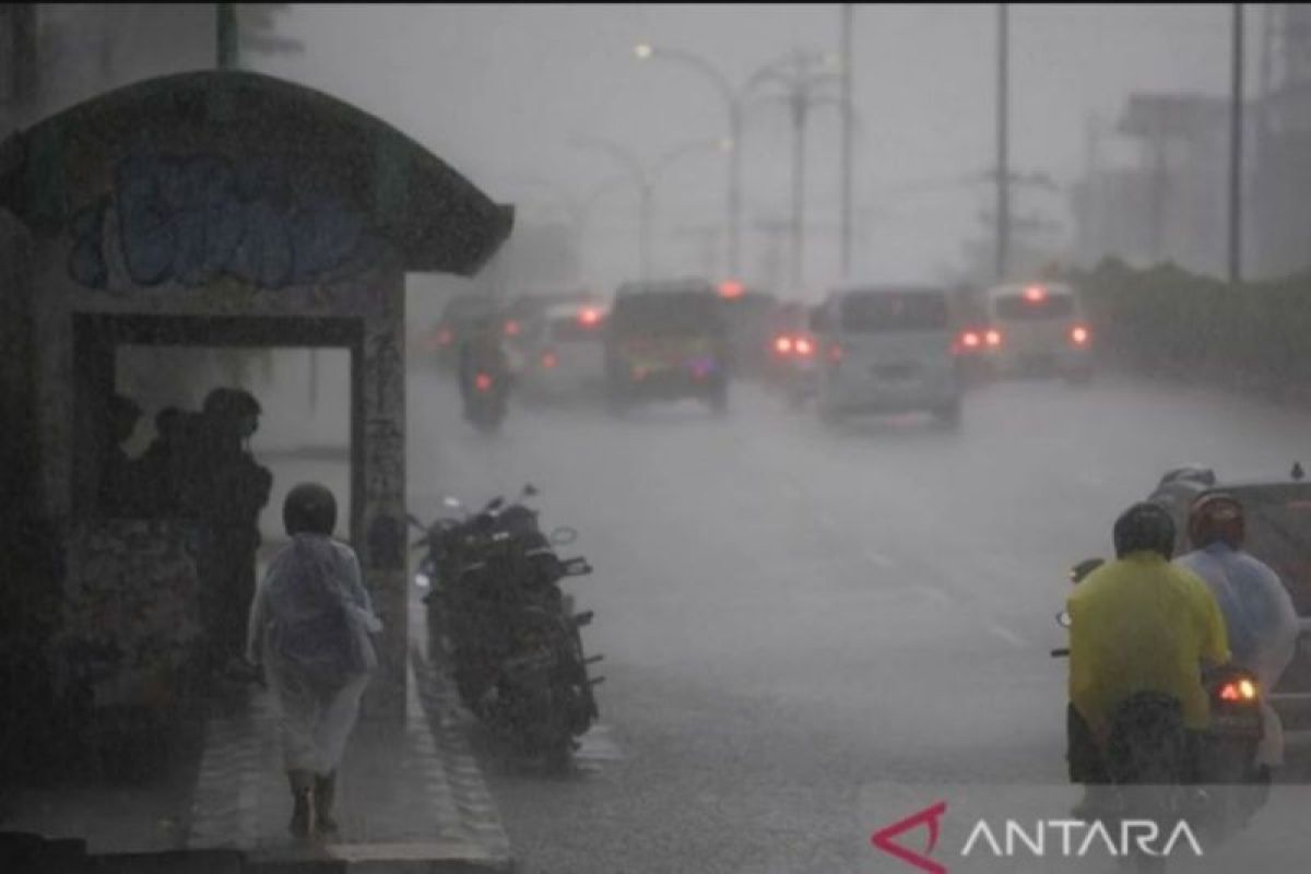 Prakiraan cuaca di Jawa Tengah hari ini, waspada banjir